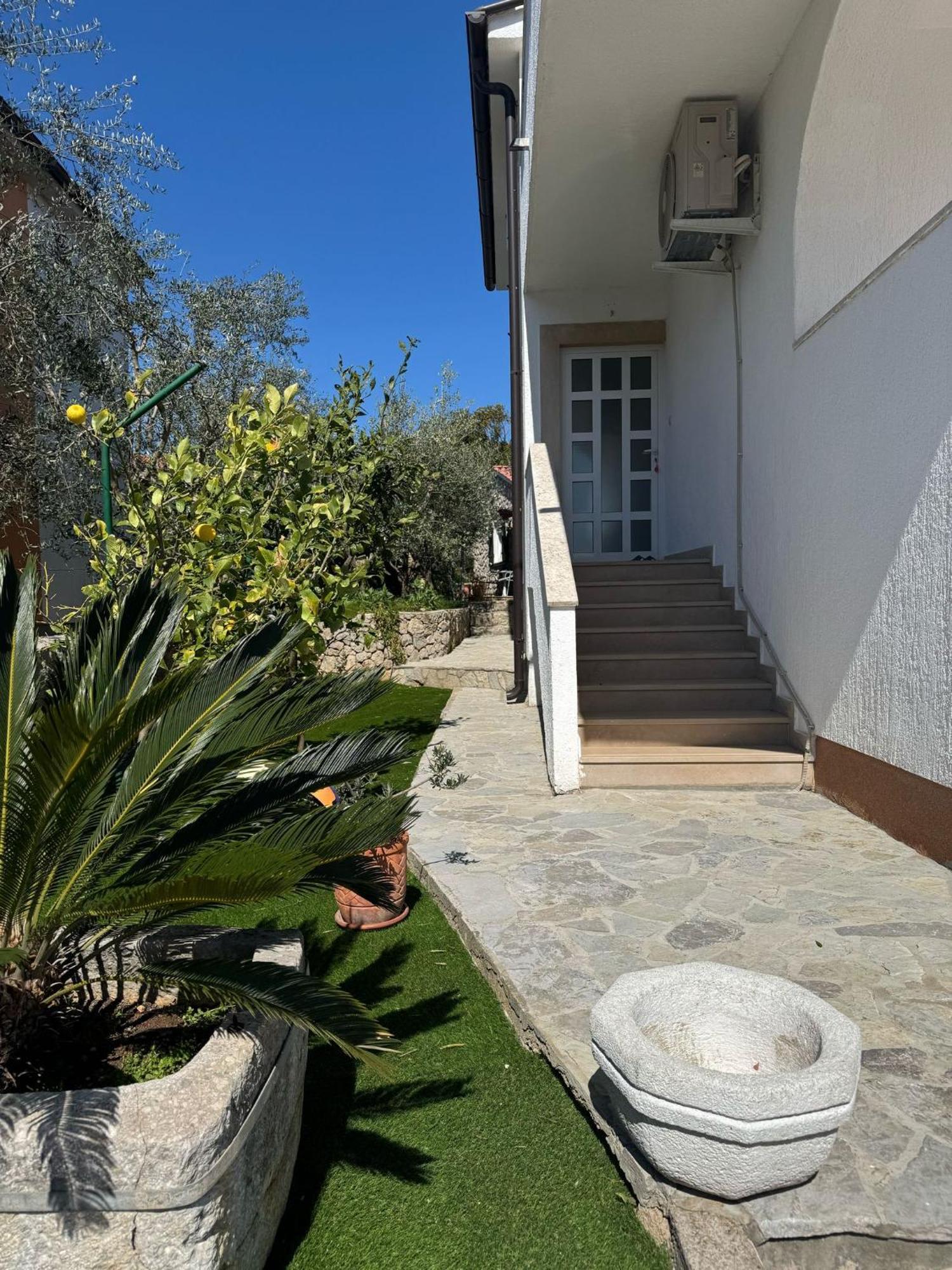 Apartman Kartec Krk Town Exterior foto